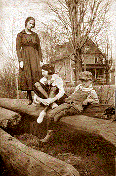 Edna, Esther, and Leonard Richmond